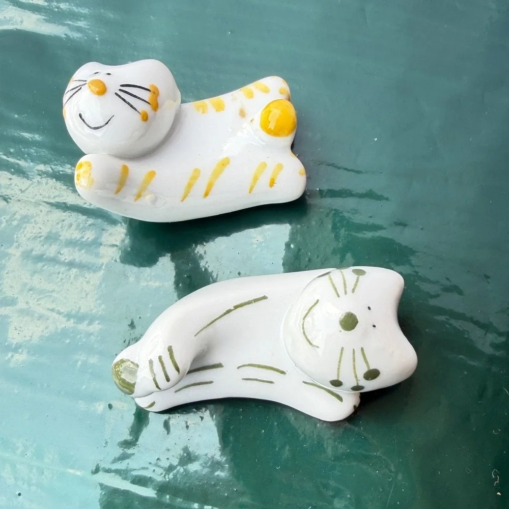 Set of 2 Ceramic Cat Chopstick Rests Hand Painted Table Decor Storage B-9